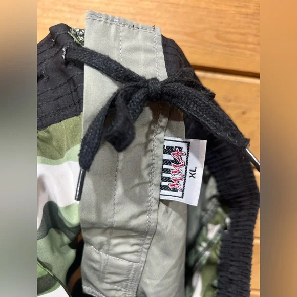 TITLE MMA Camo Fight Shorts XL Green Black White EUC - Picture 6 of 7